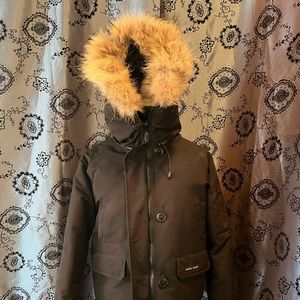 Kids Canada Goose Jacket Fits a Petite Woman sized 2-4.